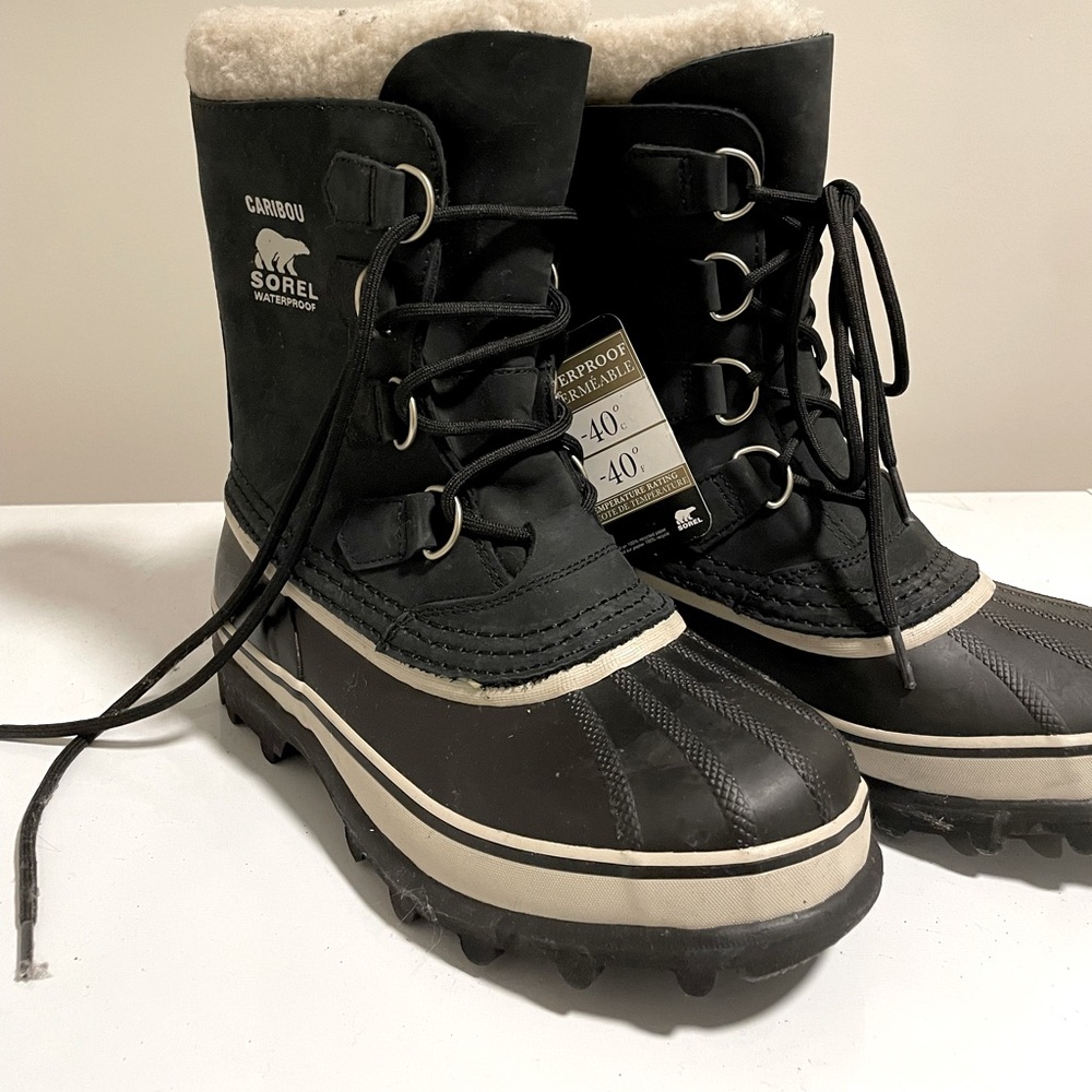 Never worn Sorel original winter/snow boot size 8 womens
